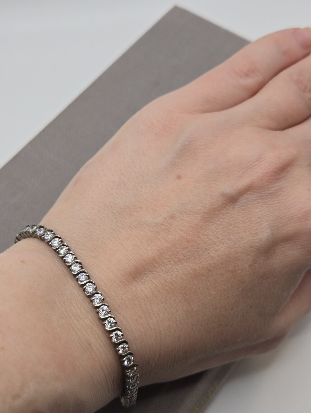 Sterling Silver 925 Cubic Zirconia Tennis Bracelet 8" 12.77g Figure 8 box clasp